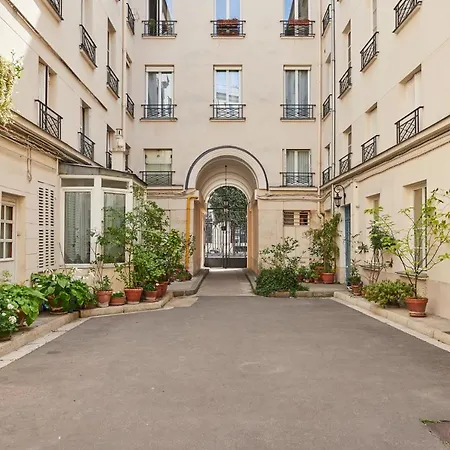 Off Marais